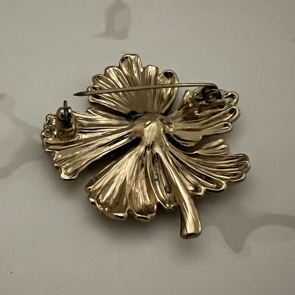 Vintage Gold Rhinestone Flower Brooch Pin - Picture 5 of 6